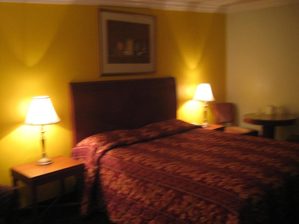 Starlite Motel Bellflower Room photo